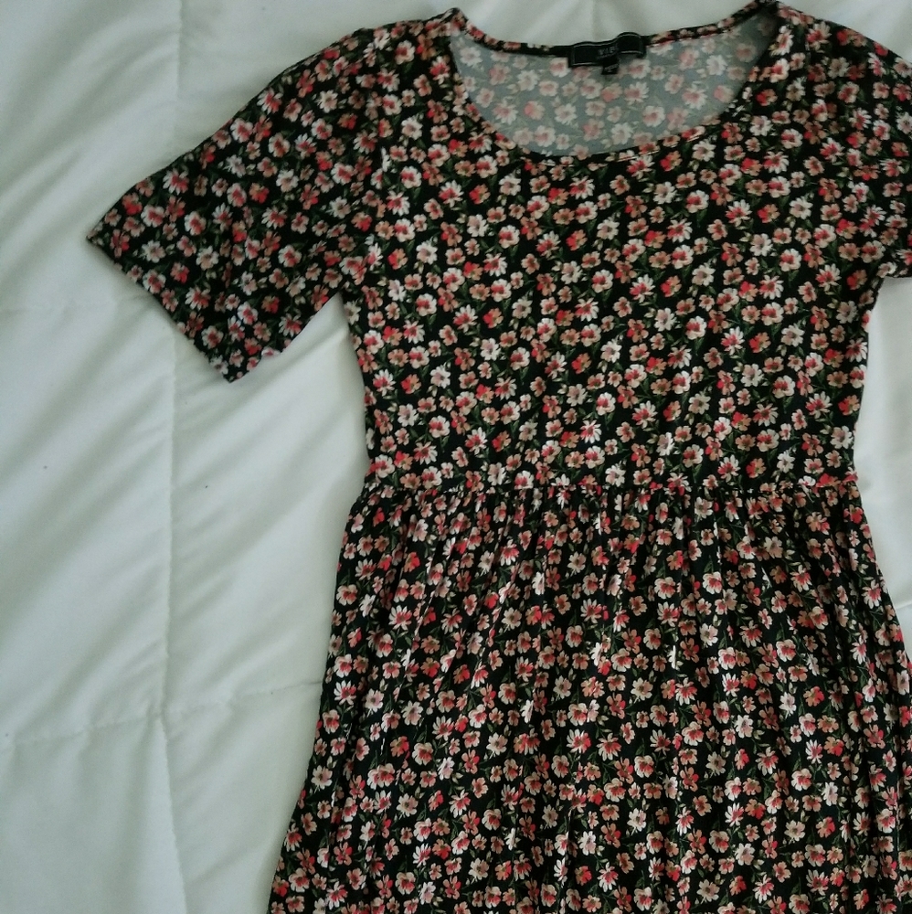VIBE Floral Midi Dress